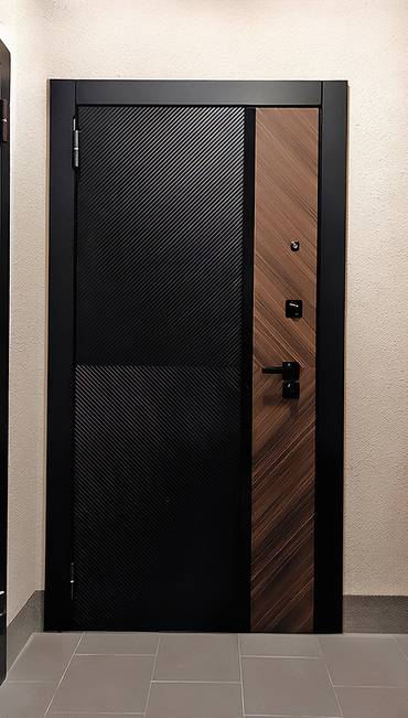 Двухцветная панель двери