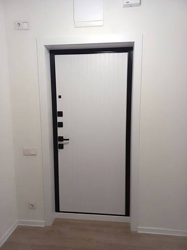 Квартирная входная дверь