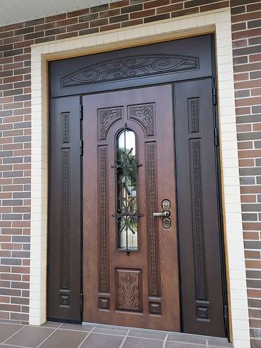 Нестандартная дверь с ковкой