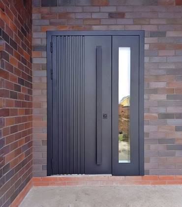 С бугельной ручкой и стеклом сбоку